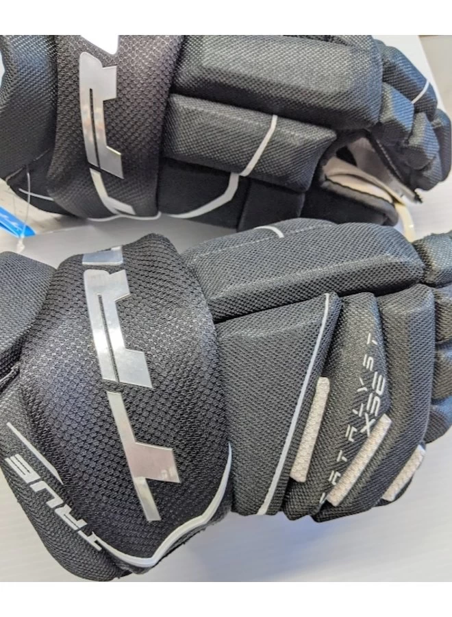 2021 TRUE HG CATALYST XSE SR HOCKEY GLOVES - Image 4